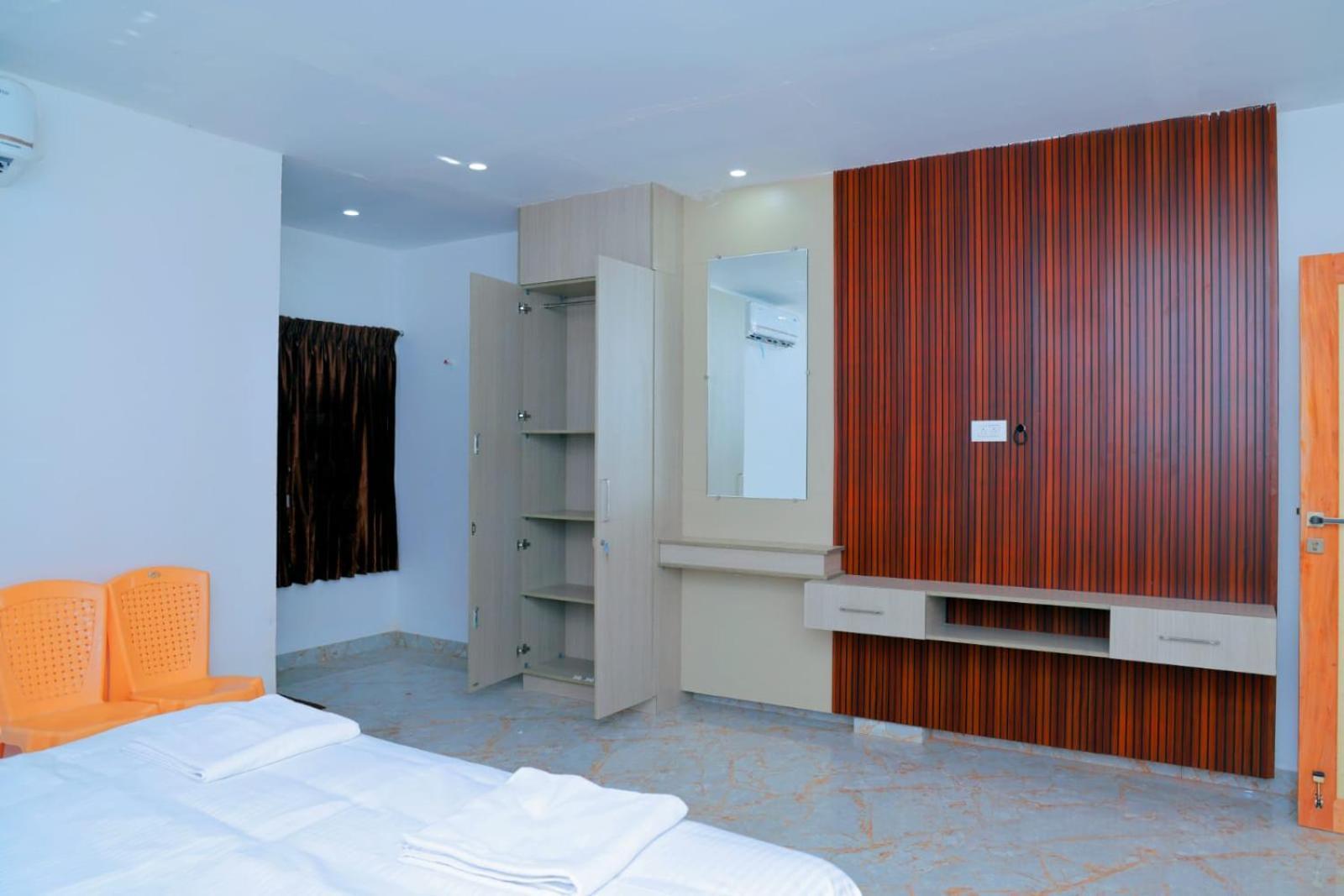 Grand Sangeetham Inn Tiruchchendūr Buitenkant foto